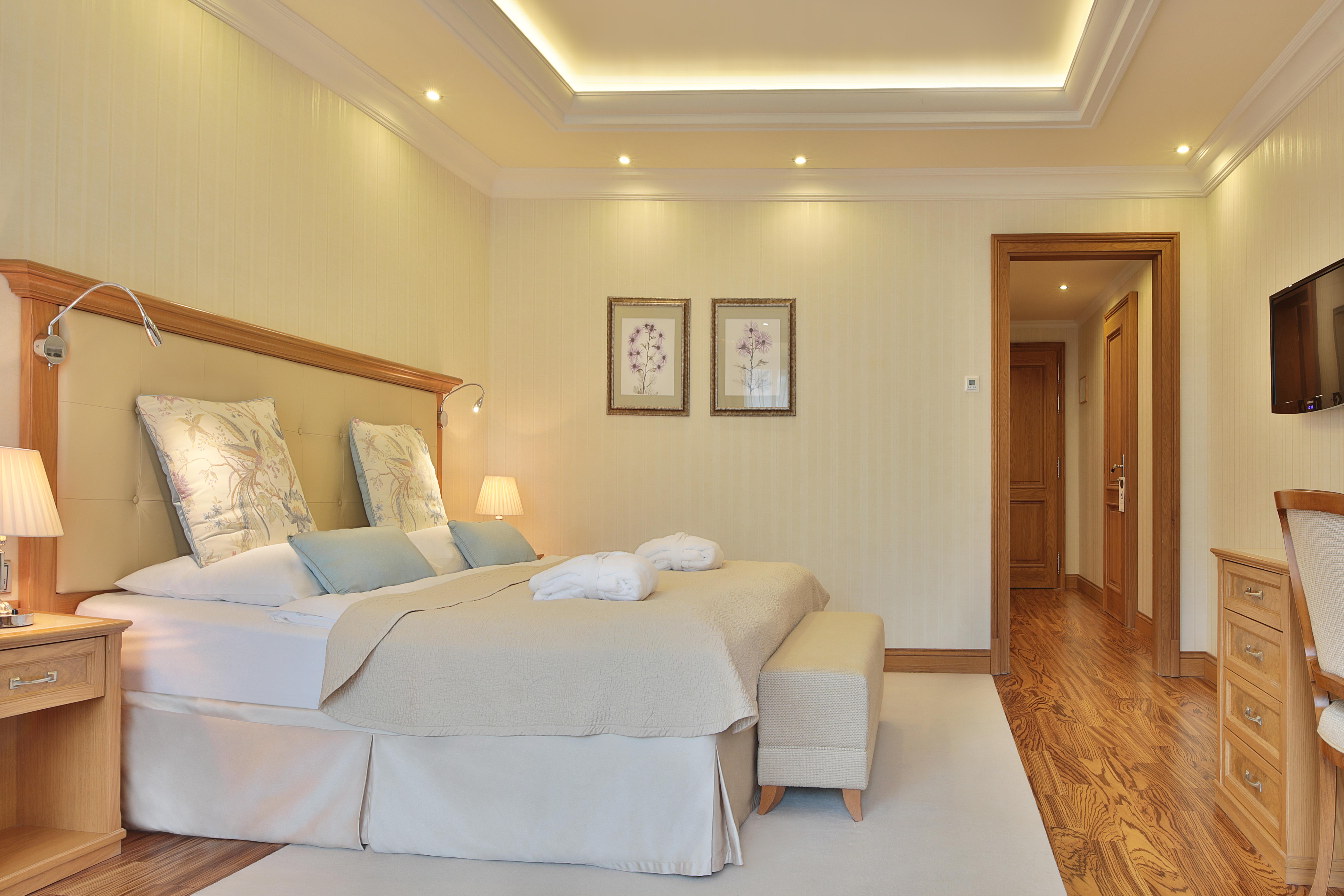 Retro Riverside Wellness Resort Karlovy Vary Bagian luar foto A bedroom