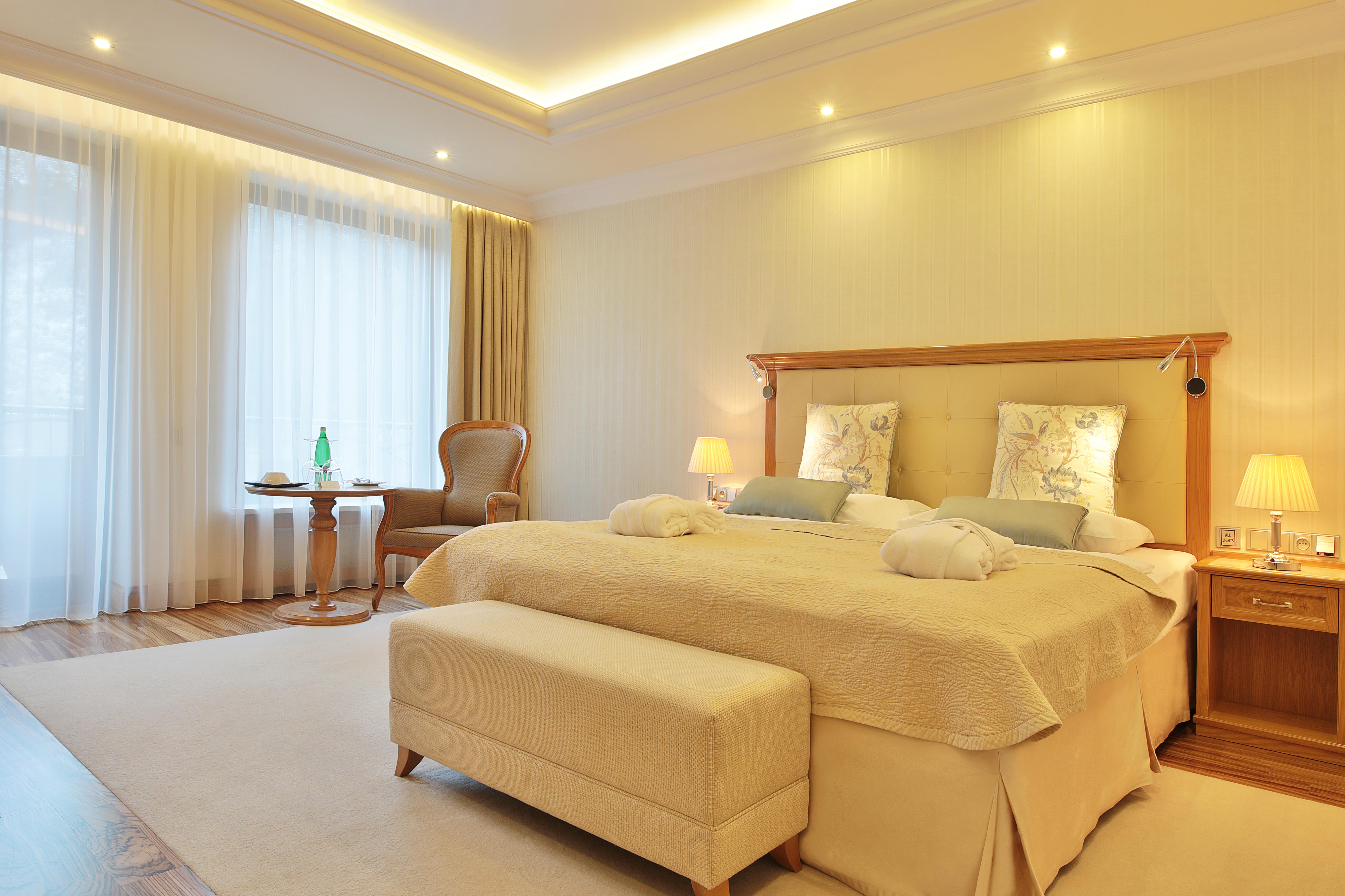 Retro Riverside Wellness Resort Karlovy Vary Bagian luar foto A bedroom at the hotel