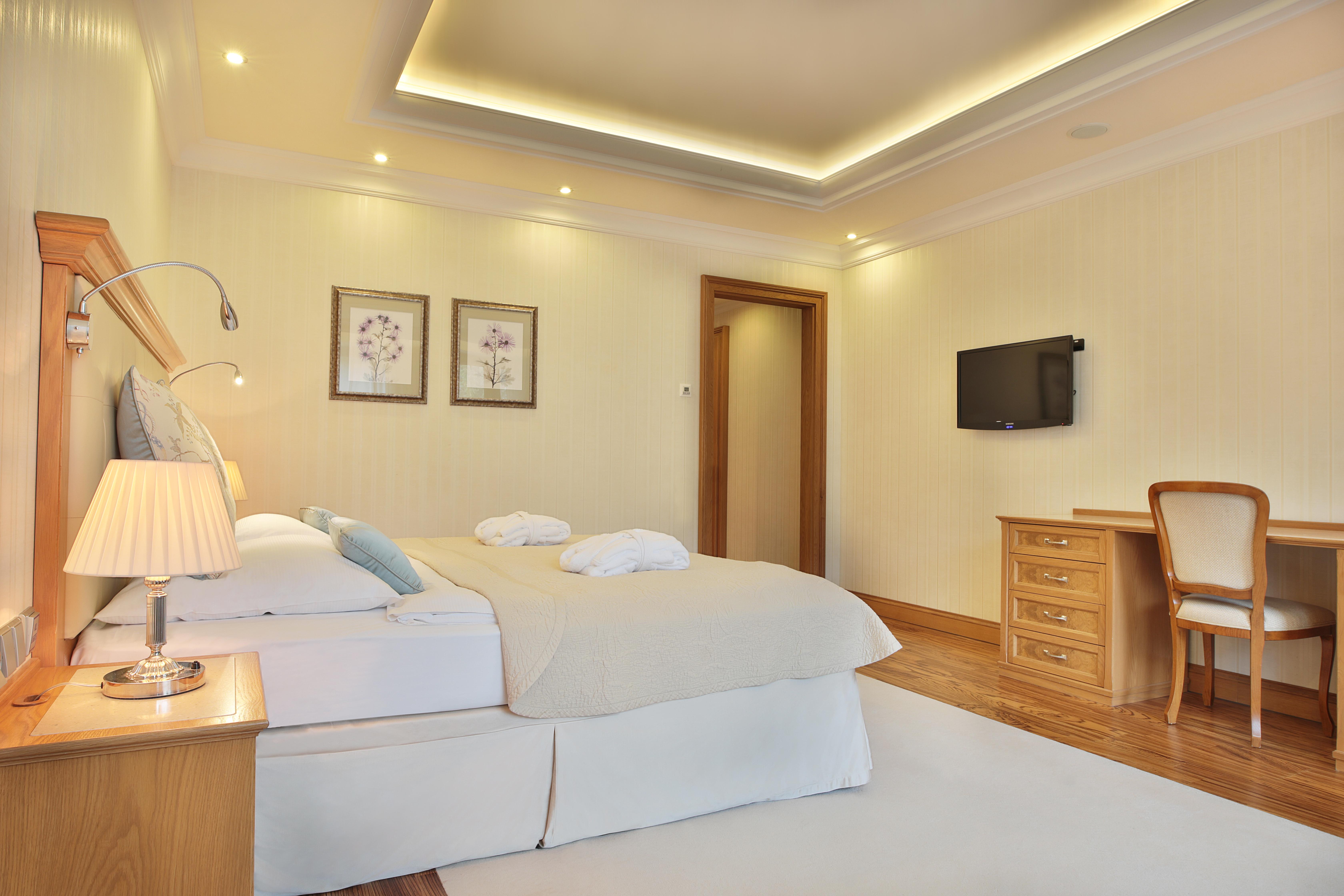 Retro Riverside Wellness Resort Karlovy Vary Bagian luar foto
