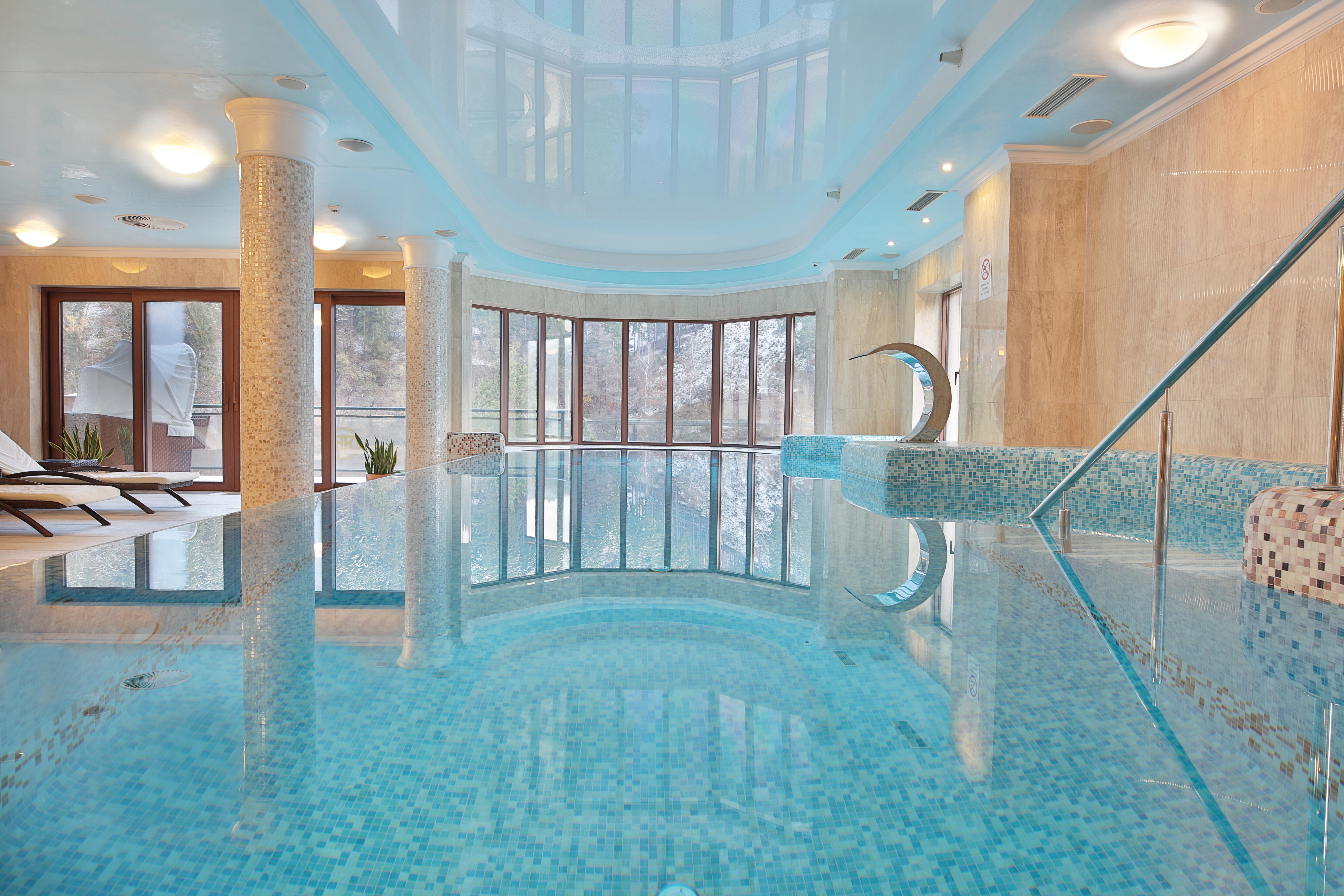 Retro Riverside Wellness Resort Karlovy Vary Bagian luar foto The indoor pool