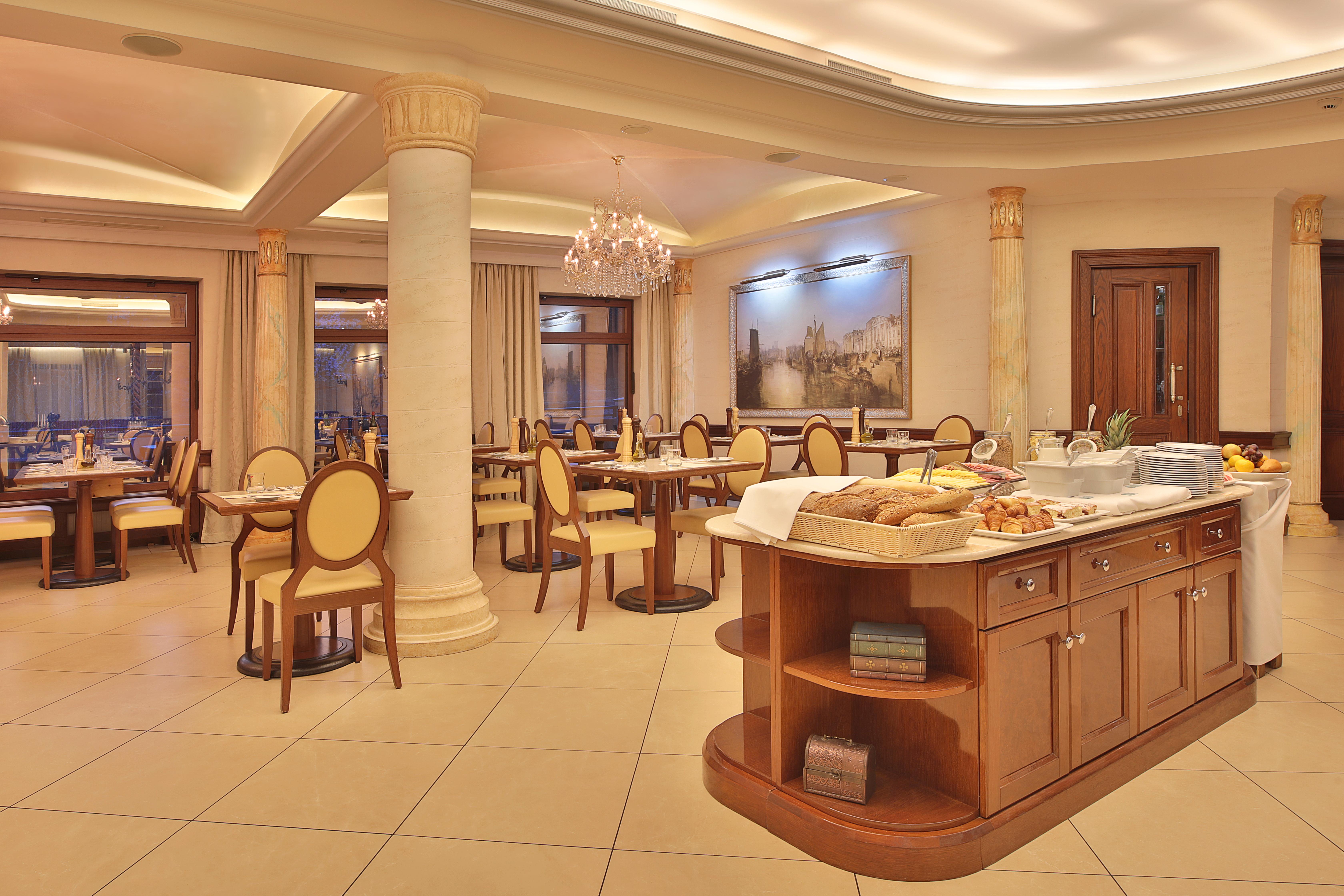Retro Riverside Wellness Resort Karlovy Vary Bagian luar foto Restaurant