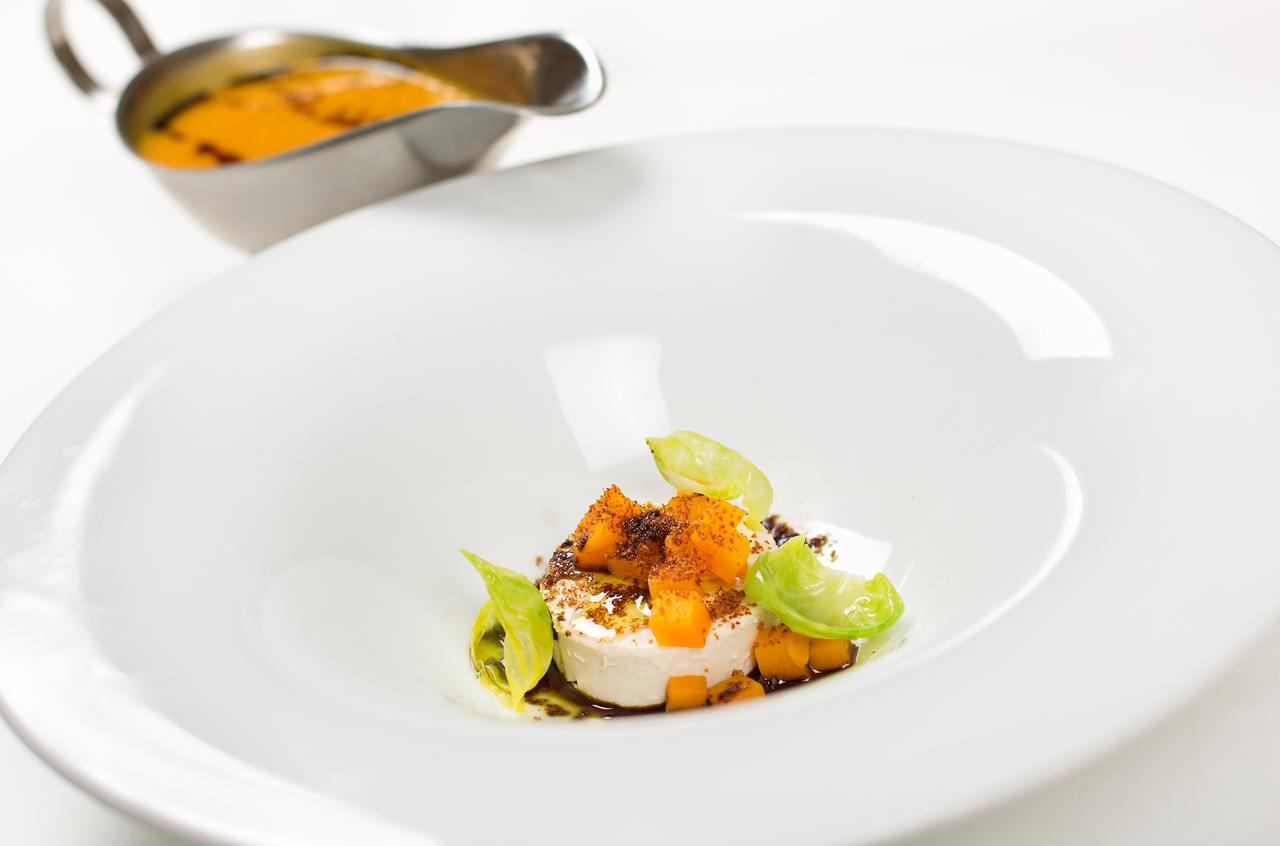 Retro Riverside Wellness Resort Karlovy Vary Bagian luar foto A modern French dish
